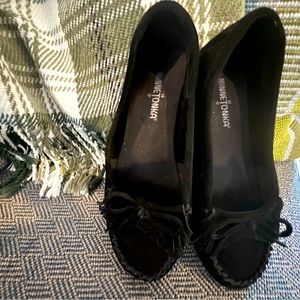 Minnetonka Mocs size 6 ~Black